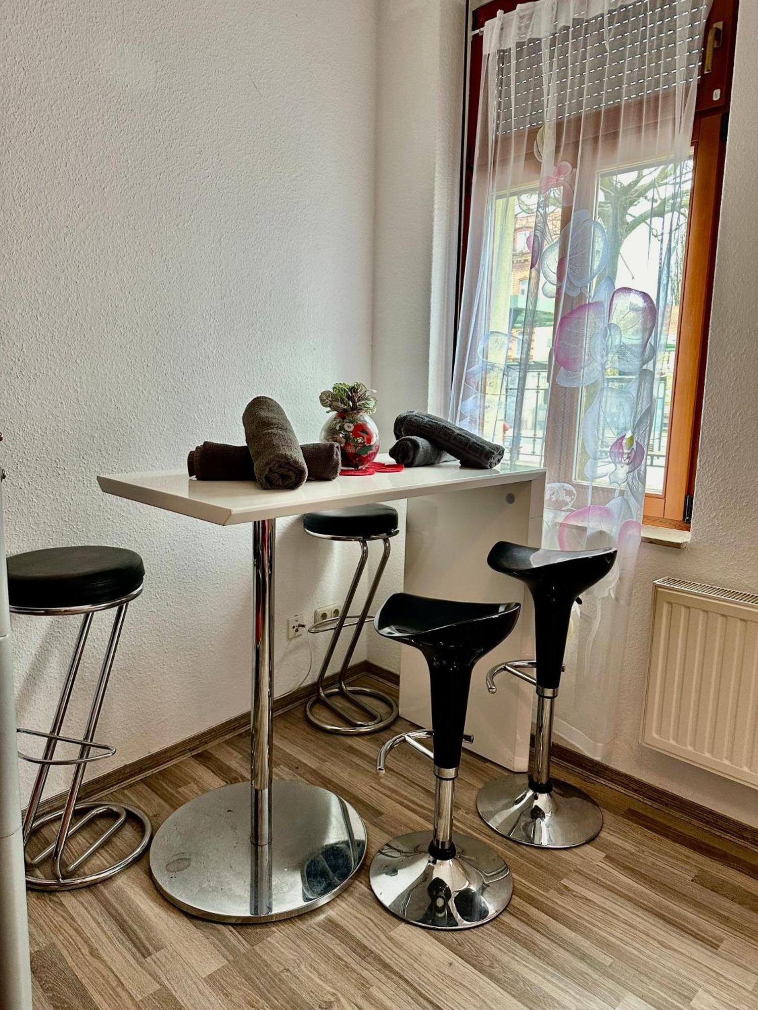 Ferienzimmer Healing Und Montuerwohnung Weißenfels Exterior foto