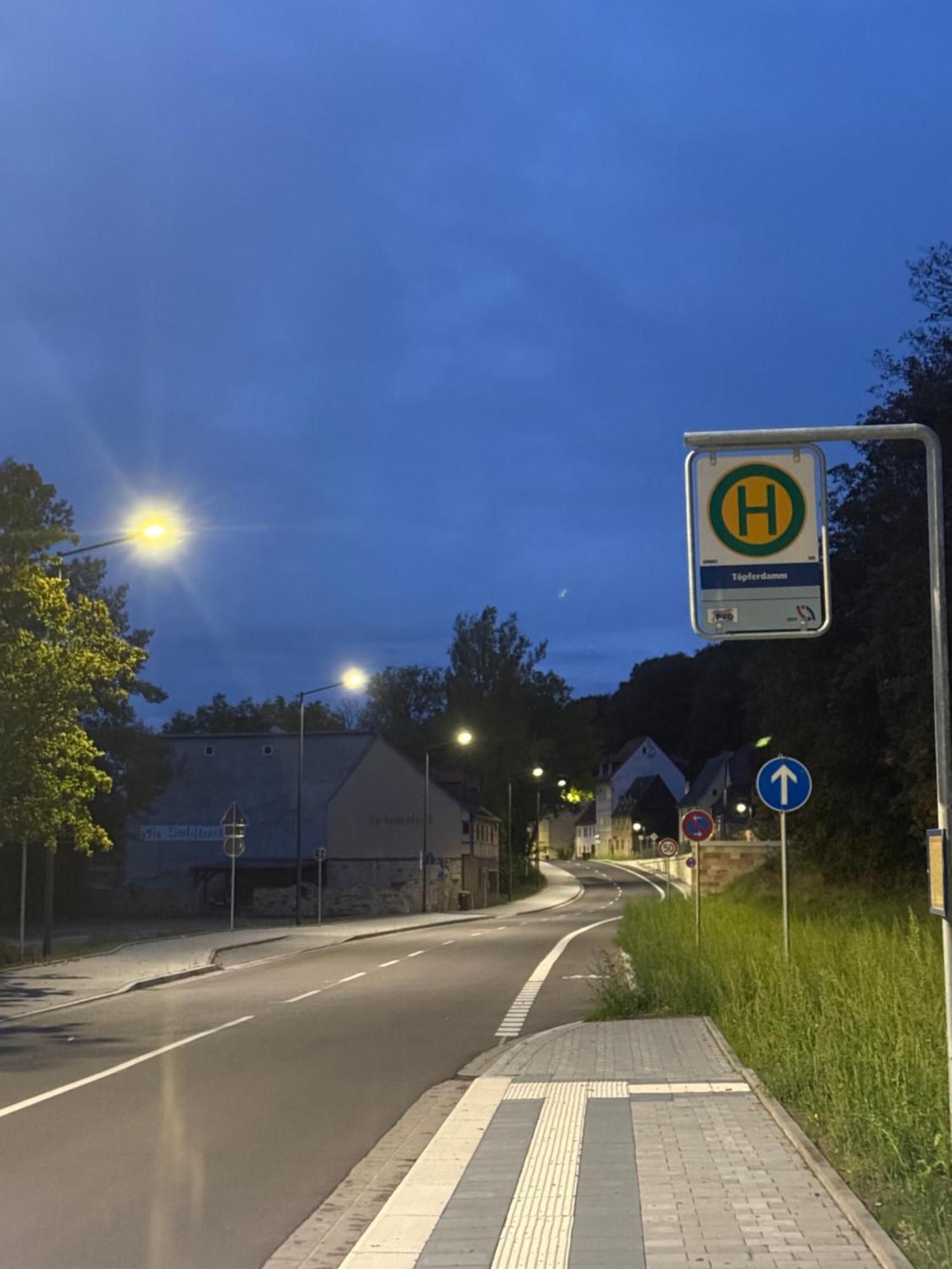 Ferienzimmer Healing Und Montuerwohnung Weißenfels Exterior foto